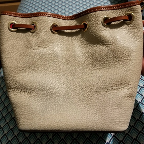 *SOLD* Dooney & Bourke Crossbody - Picture 3 of 8